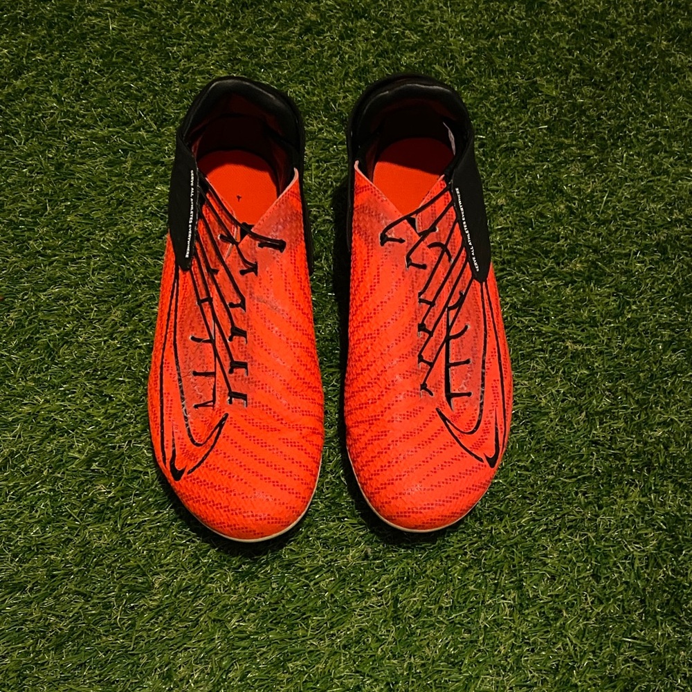 Nike Phantom Fly Ease Soccer Cleats